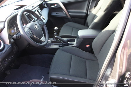 Toyota RAV4 2013, interiores