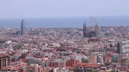 La zona azul de Barcelona es gratis en agosto