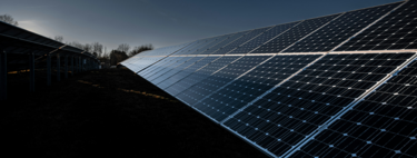 El misterio de la luz en España: por qué con la solar funcionando al máximo solo hay una hora "barata" al día