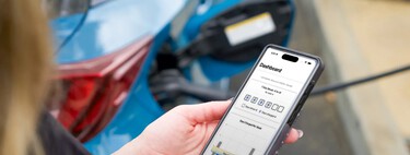 Toyota se ha hartado de que la gente no cargue las baterías de sus coches híbridos enchufables, así que ha inventado una app para que lo hagan de una vez. Y funciona
