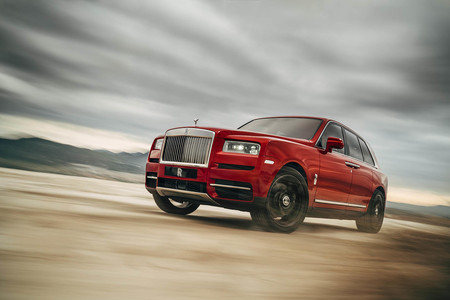 Con 5,43 m de largo, 2.600 kg y un V12, el Rolls-Royce Cullinan es el SUV más lujoso y más imponente del mercado