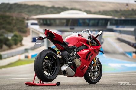 Ducati Panigale V4 2022 001
