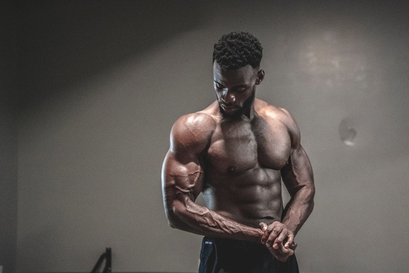 Una Rutina Para Entrenar Tus Hombros En Casa Con Muy Poco Material