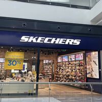 Skechers está de rebajas y liquida las zapatillas más cómodas para el día a día que no dejaremos de ponernos