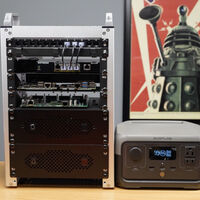 Para algunas personas hay algo mucho mejor que tener un PC en casa: tener un rack de servidores 