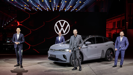 ¿Influye el aspecto de los vendedores en la compra de un coche eléctrico? Un experimento concluye que sí, y Volkswagen sale perdiendo