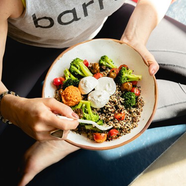 Estamos tan obsesionados por vivir más años que se nos olvida vivir: estos pequeños hábitos diarios mejorarán tu vida