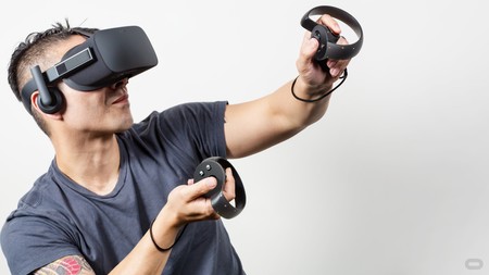 Oculus Rift se apunta a las rebajas de verano: 449 euros por el casco y dos mandos Touch