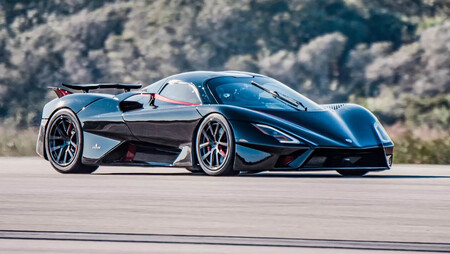 ¡455 km/h de media! El SSC Tuatara se convierte en el coche de serie más rápido del mundo en este vídeo