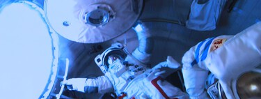 China remains silent about its astronauts "stranded" in orbit: if the ship is damaged, they have three options