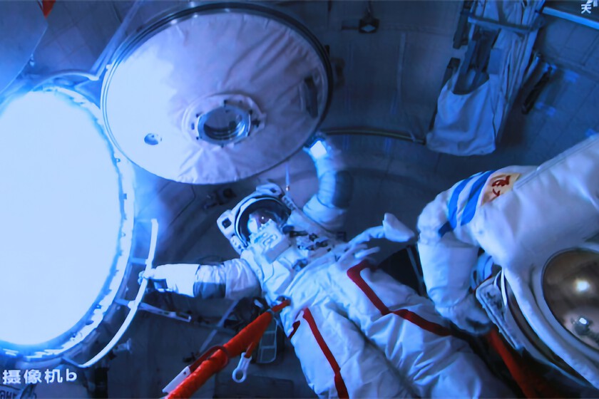 China guarda silencio sobre sus astronautas "varados" en órbita: si la nave está dañada, tienen tres opciones