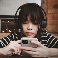 Corea del Sur da el golpe definitivo contra la adición a las pantallas: prohibirá celulares en las escuelas 