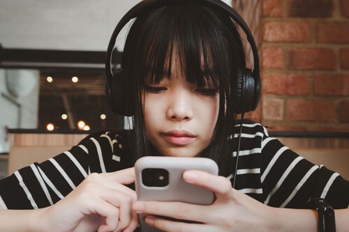 Corea del Sur da el golpe definitivo contra la adición a las pantallas: prohibirá celulares en las escuelas