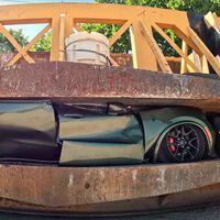 "Confiscaremos y trituraremos tu coche". Esta ciudad se ha cansado de las carreras ilegales y su drástico castigo es dejar los coches requisados como un sello