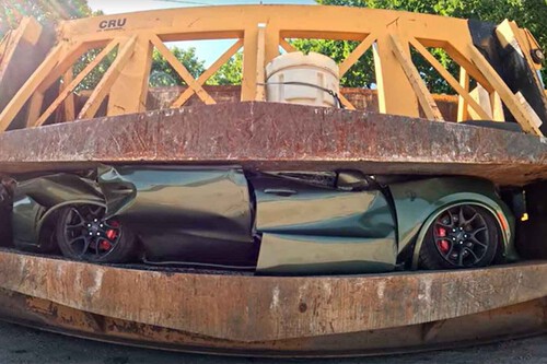 Coche Carrera Ilegal Aplastado 01