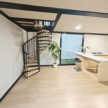 Amazon tiene una casa prefabricada de dos plantas, baño y cocina completa por menos de 16.000 euros