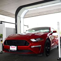 Regresó un coche rentado y encontró una multa de 7,000 pesos. Un túnel con IA detectó un raspón de dos centímetros en una llanta 