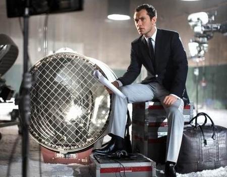 Jude Law vuelve a escena de la mano de Alfred Dunhill