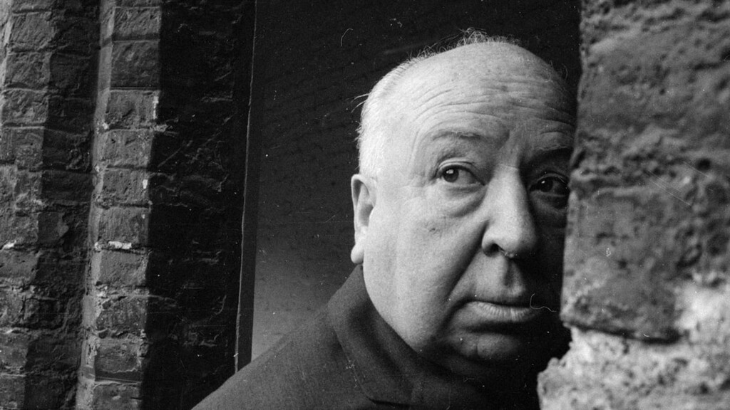 'Mi nombre es Alfred Hitchcock' es una clase de historia del cine que desvela las obsesiones del director pero cae en el ridículo al imitar la voz del genio del suspense 