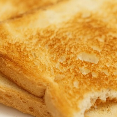 Un accesorio para freidora de aire por menos de 9 euros que cambiará por completo la forma en la que tostamos pan