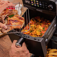 Cecotec tiene rebajada la freidora de aire dos en uno con 10 litros que es perfecta para cocinar si tienes poco sitio en casa