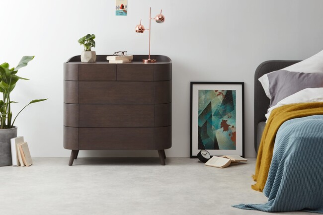 17 cómodas bonitas para poner orden (y estilo) en tu dormitorio