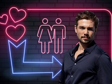 ¡Next! La propuesta indecente (y muy sexual) que una pareja swinger hizo a Carlos Cuevas en pleno rodaje de 'Donde caben dos'