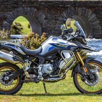 Se acabó el chollo, pero no mucho. La Voge 900 DSX sube de precio, pero sigue teniendo preciazo, y llega para el carnet A2