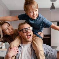 Leer y jugar con papá mejora el rendimiento escolar de los niños 