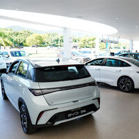 Las agencias de autos chinas están desbordadas de coches que no logran vender y piden a las marcas que dejen de usarlas como bodega 