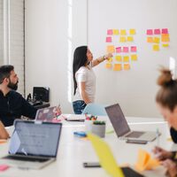 "Todos seremos más felices y eficaces". Meta se suma al veto al teletrabajo y obliga a los empleados a volver a las oficinas