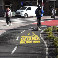 Pamplona ya está multando a los usuarios de patinetes eléctricos y bicicletas que incumplen las nuevas normas de la DGT