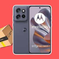 Celular barato Motorola, con 256 GB de almacenamiento y triple cámara. Muy resistente y se puede sumergir en agua