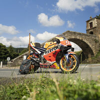 ¿El Camino de Santiago en moto? Solo si es en la Honda RC213V que pilota Marc Márquez en MotoGP