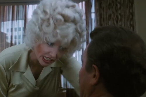 Ha fallecido Dolly Parton, pero siempre la recordaremos por canciones extraordinarias y esta loca comedia ochentera 