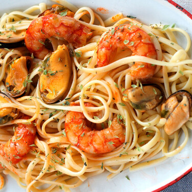 La mejor salida para todo el marisco que tienes en la nevera son estos espaguetis que resuelves en 15 minutos 