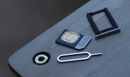 Apple compite contra Motorola, RIM y Nokia para estandarizar la tarjeta 'NanoSIM'