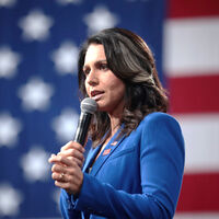 Cobra casi 3.9 millones pesos anuales y es la directora de Inteligencia de EUA: no pudo evitar que un hacker le robara sus contraseñas 