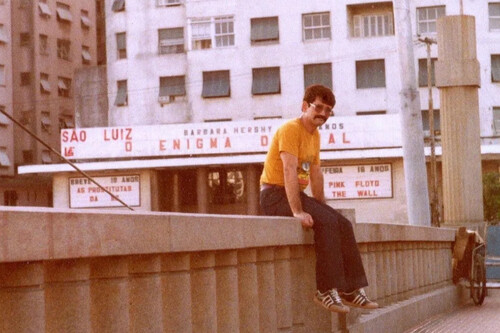 Antes de ser nominado al Óscar por ‘El agente secreto’ su director nos llevó por otro viaje en el tiempo a través de Brasil y el cine en una película exquisita 