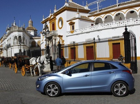 Hyundai i30 lateral