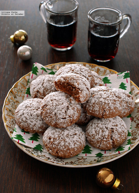 Galletas amaretti de chocolate y canela. Receta de Navidad