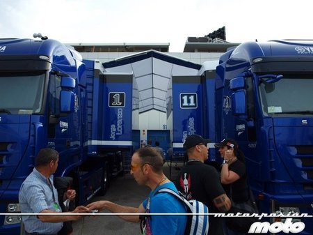 paddock-motogp-jerez-2011-03-2.jpg
