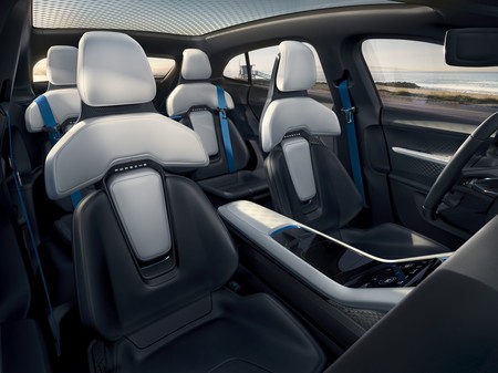 Porsche Mission E Cross Turismo 1
