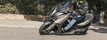 Probamos el Yamaha XMAX 400: un scooter de largo alcance con capacidad para dos cascos por 6.799 euros