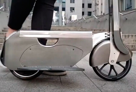 ¡A la conquista de la ciudad! Así es el patinete eléctrico plegable que se puede guardar en una mochila