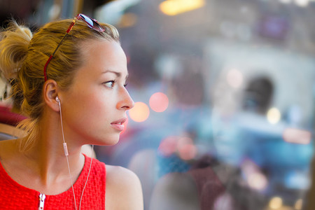 Panasonic sigue actualizando su catálogo y ahora llega el turno de conocer su nueva gama de auriculares