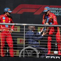 La F1 presentó unos trofeos especiales diseñados para su última carrera, pero resultó que eran un plagio y no los han entregado 