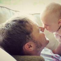 Día del Padre 2022: 13 regalos para papás primerizos que le harán mucha ilusión 