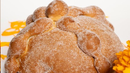 Cómo hacer 1 kilo de pan de muerto de mandarina: queda tan rico como el tradicional, pero es más rápido