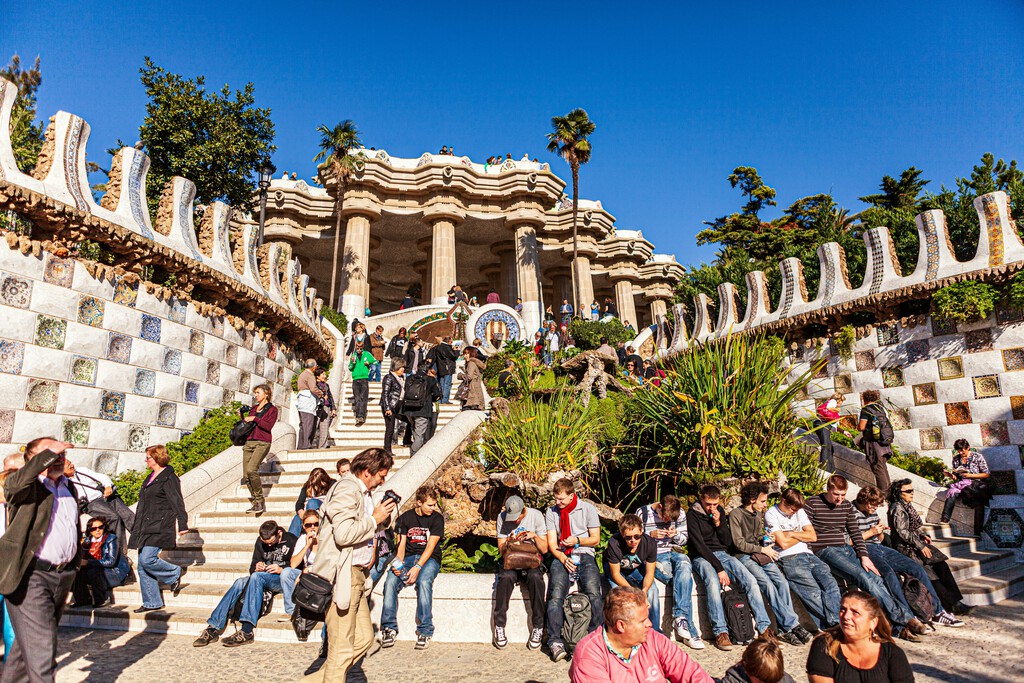Unos investigadores han calculado matemáticamente cuáles son las ciudades más turistificadas del mundo. Malas noticias, Barcelona